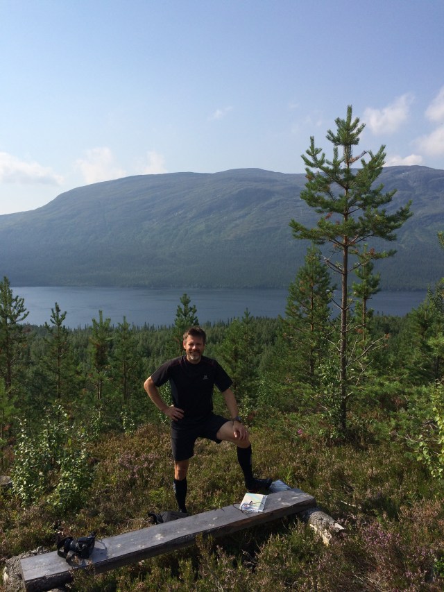 Fina Ottsjön och  Ottjlället i bakgrunden.