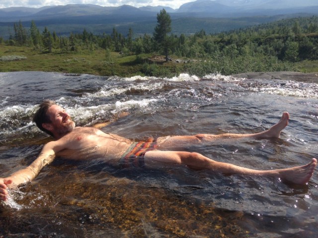 Som icke badkruka får man ju passa på med denna utsikt!