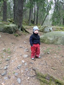 Det har visat sig att min brorson Henry är en riktig löpare. Och backar gillar han också:-) Otroligt imponerad är jag!