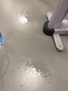 Golvet under crosstrainern...och jag själv har fått oss en omgång...)