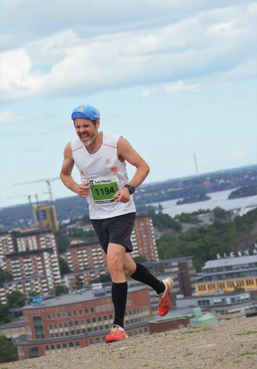 En sliten gubbe på toppen av Hammarbybacken